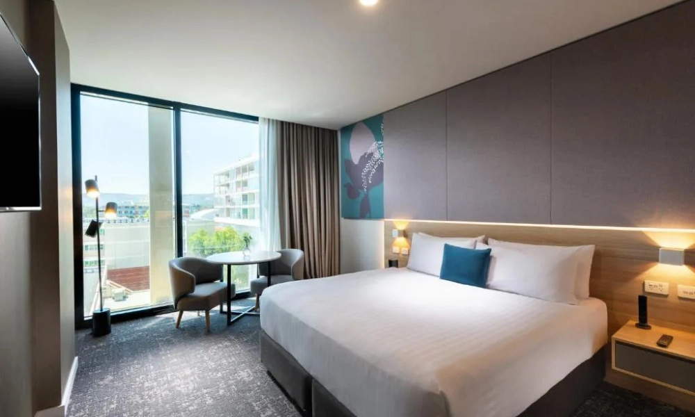 Crowne-Plaza-Adelaide-Standard-King-room